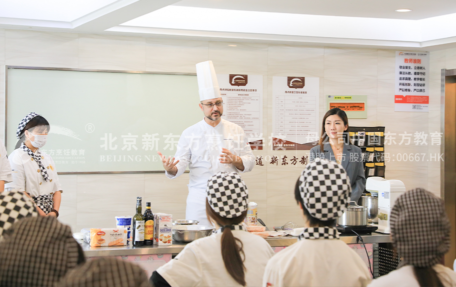 男女艹视频北京新东方烹饪学校-学生采访